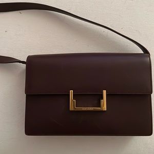 Saint Laurent Lulu leather shoulder bag. Burgundy,gold colored clasp.